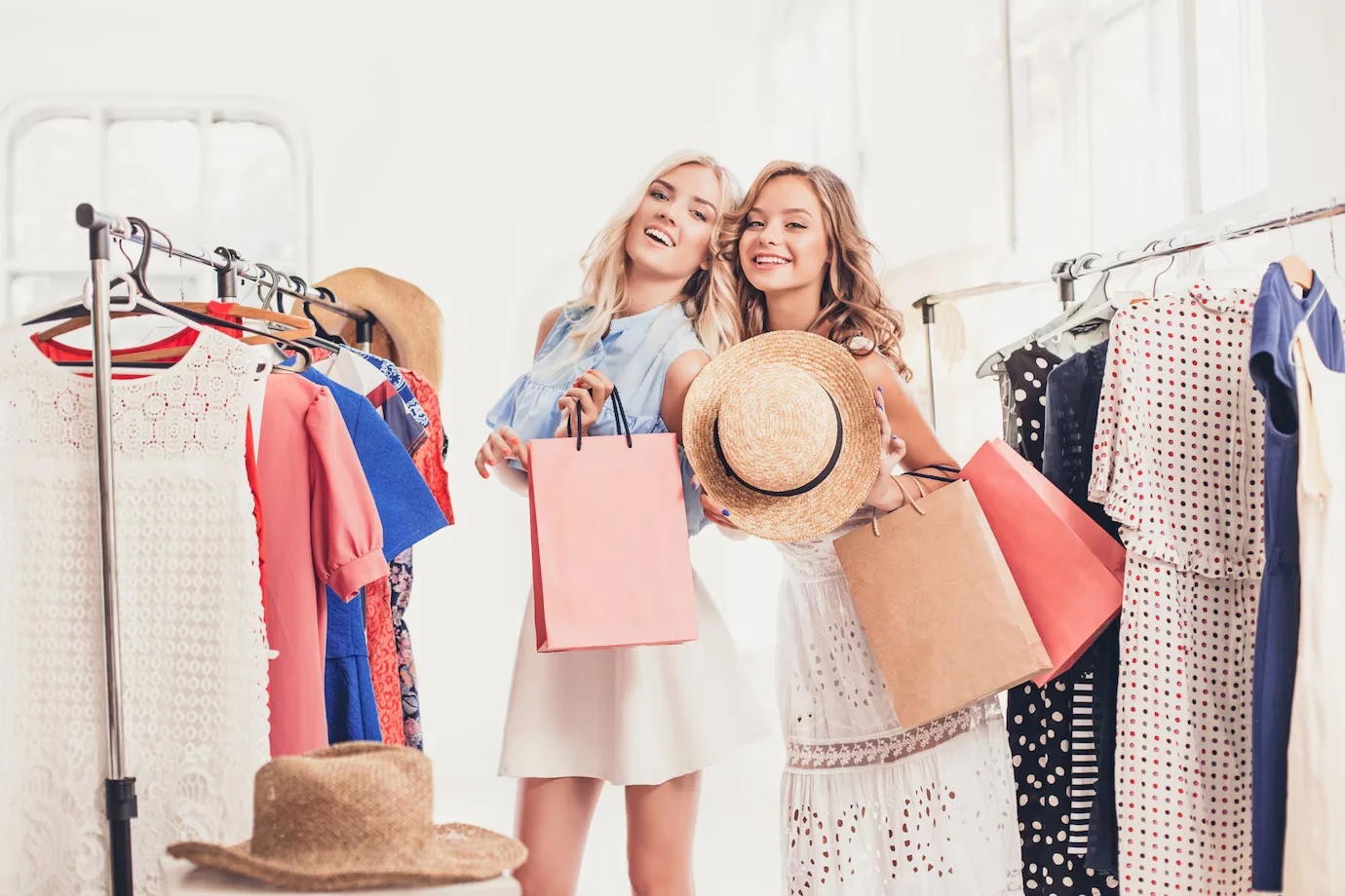 5 Benefits of Shopping for Women’s Clothing Online